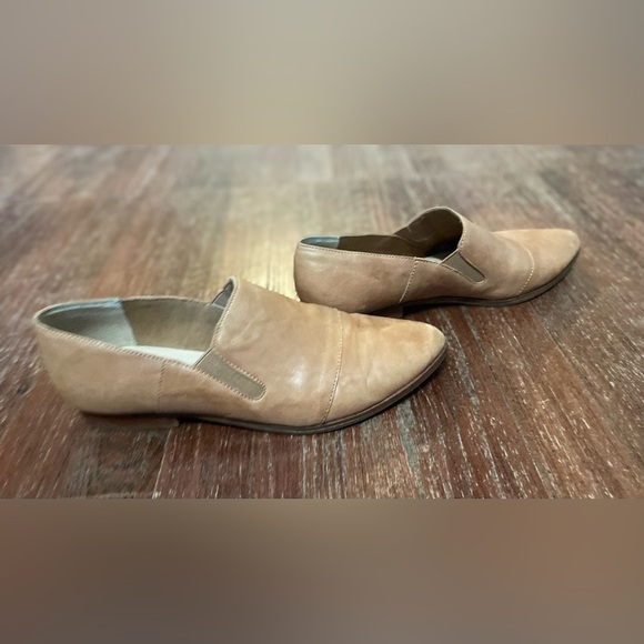 Kelsi Dagger Brooklyn Stone Tan Flat - Size 9 - Picture 4 of 11